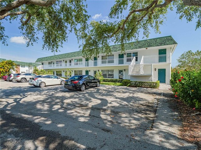 2800 Indian River Blvd Unit L2, Vero Beach, FL 32960 - view of property featuring uncovered parking