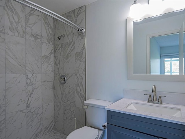 2800 Indian River Blvd Unit L2, Vero Beach, FL 32960 - bathroom featuring a tile shower, vanity, and toilet