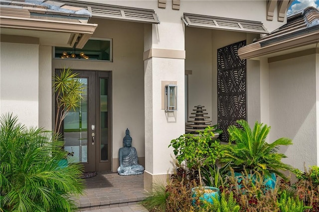 entrance to property with stucco siding