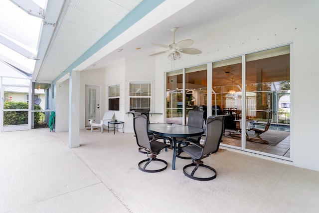 sunroom with ceiling fan