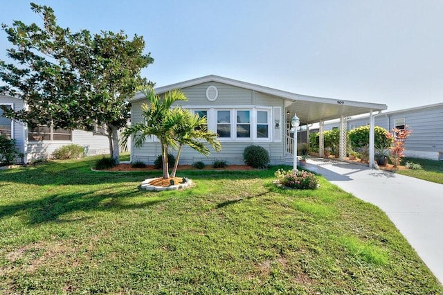 view of front of house featuring a front yard and a carport