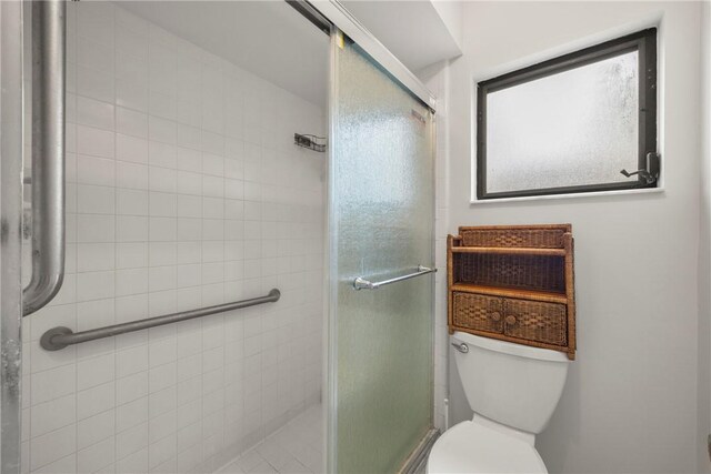 2821 21st Pl, Vero Beach, FL 32960 - bathroom with a shower stall and toilet
