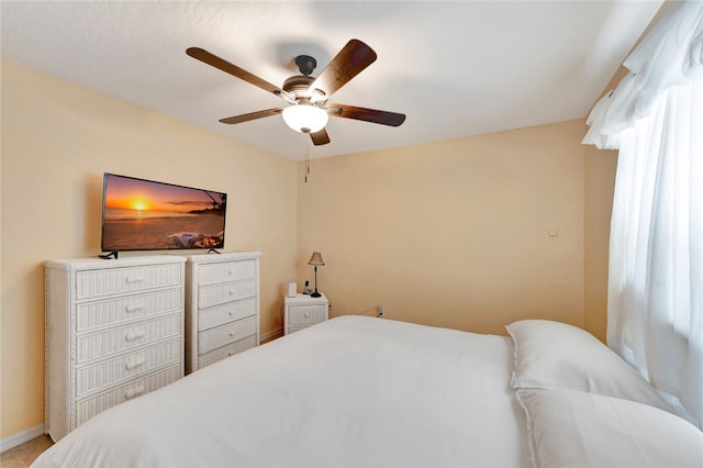 bedroom with ceiling fan