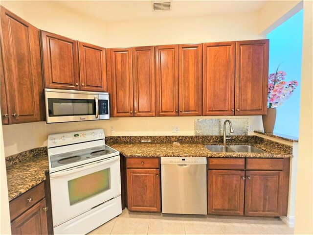 1825 Bridgepointe Cir Unit 15, Vero Beach, FL 32967 - photo 3