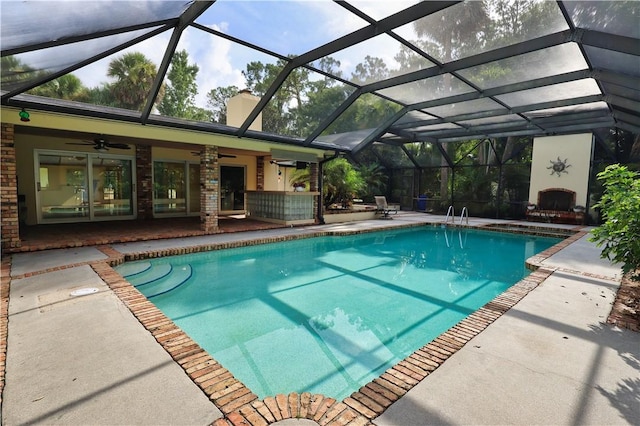 6235 4th St, Vero Beach, FL 32968 - swimming pool featuring a patio area, a ceiling fan, and glass enclosure