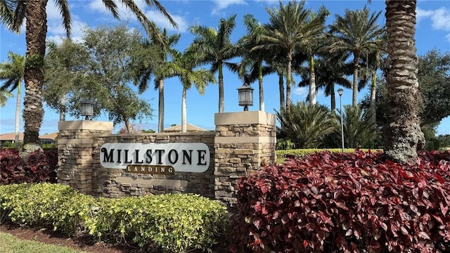 view of community / neighborhood sign