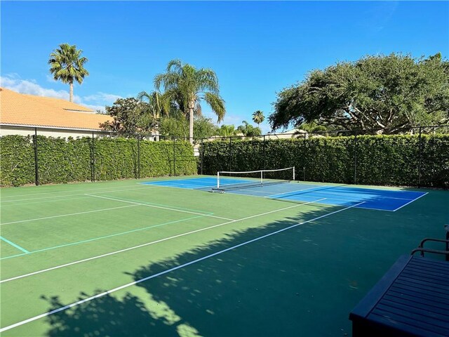 944 Island Club Sq, Vero Beach, FL 32963 - view of tennis court featuring fence and community basketball court