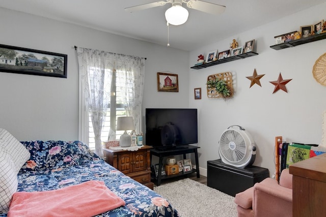 bedroom with ceiling fan