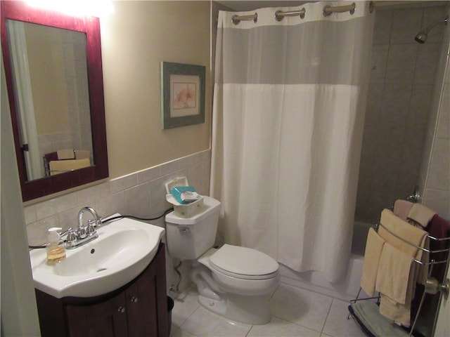 full bathroom featuring tile patterned floors, toilet, shower / bath combo with shower curtain, vanity, and tile walls