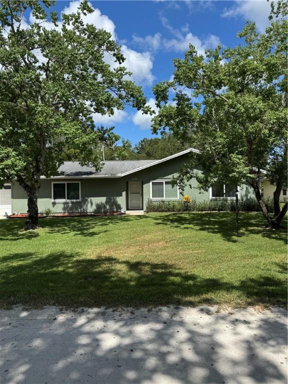2525 84th Ter, Vero Beach, FL 32966 - view of front facade featuring a front yard