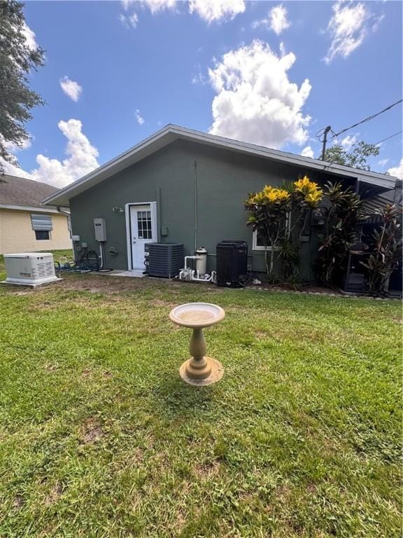 2525 84th Ter, Vero Beach, FL 32966 - back of house featuring a yard and stucco siding