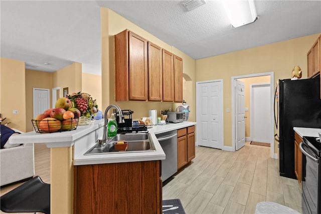 8365 104th Ct, Vero Beach, FL 32967 - kitchen featuring stainless steel appliances, open floor plan, light countertops, and a peninsula