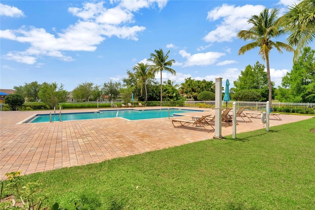 8280 Halbert Ln, Vero Beach, FL 32968 - community pool with a patio