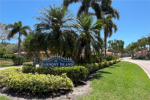 community sign with a yard