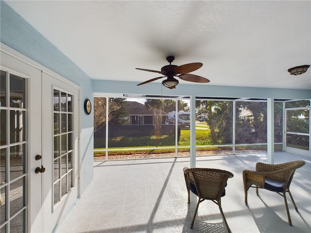 sunroom / solarium featuring ceiling fan