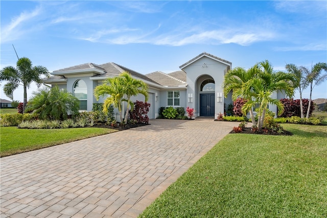 view of front of home featuring a front yard