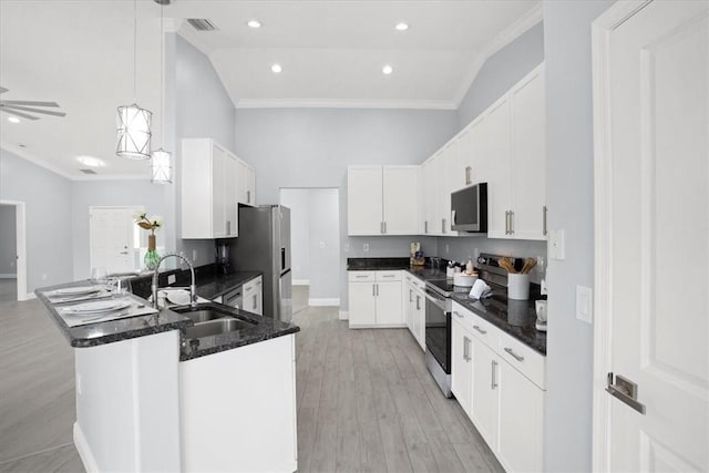614 Stevenson Ave, Sebastian, FL 32958 - kitchen featuring crown molding, stainless steel electric range, a peninsula, a ceiling fan, and light wood finished floors