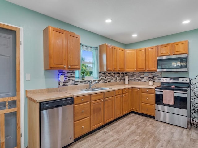 432 Watercrest St, Sebastian, FL 32958 - kitchen with stainless steel appliances, tasteful backsplash, light countertops, light wood finished floors, and recessed lighting