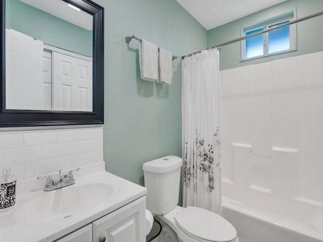 432 Watercrest St, Sebastian, FL 32958 - bathroom with decorative backsplash, vanity, and shower / tub combo