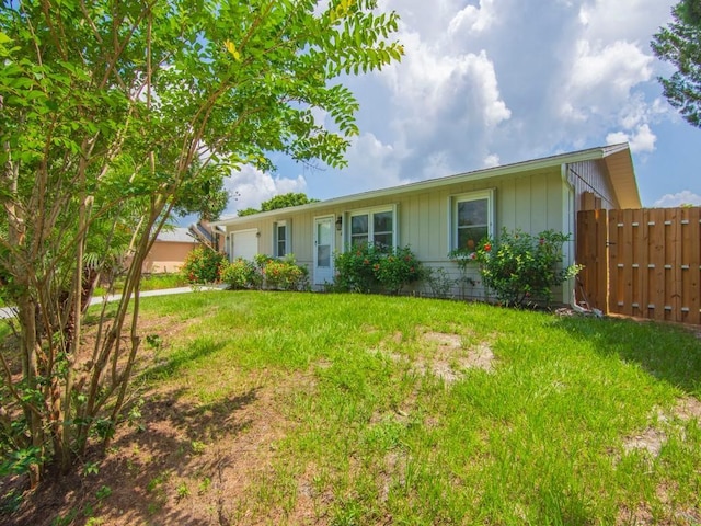 432 Watercrest St, Sebastian, FL 32958 - ranch-style house with a garage