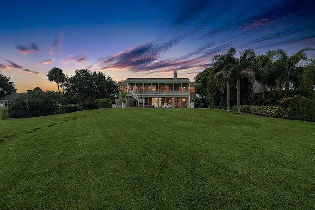 view of yard at dusk