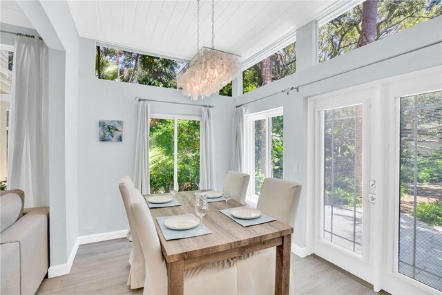 1255 Winding Oaks Cir E Unit 604, Vero Beach, FL 32963 - dining space with a chandelier and light wood finished floors