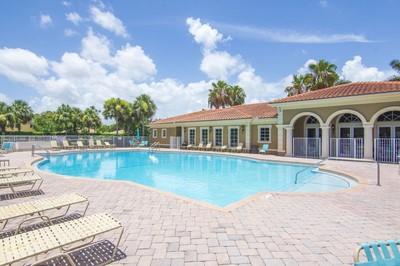 5582 49th Ave, Vero Beach, FL 32967 - community pool with a patio