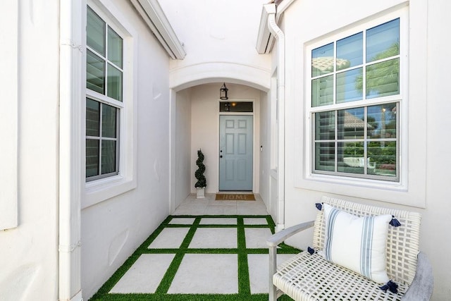 entrance to property with stucco siding