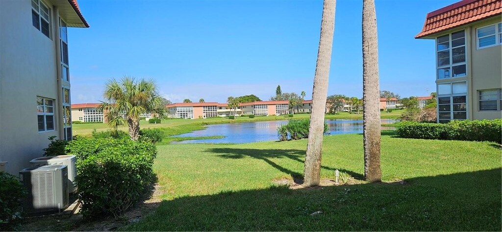 53 Woodland Dr Unit 105, Vero Beach, FL 32962 - photo 1