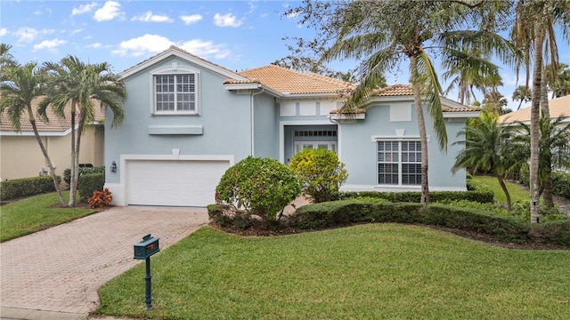 view of front of house featuring a garage and a front yard