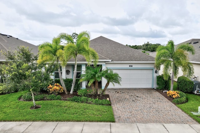 view of front facade featuring a garage and a front yard