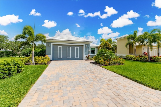 view of front of home featuring a front yard and a garage