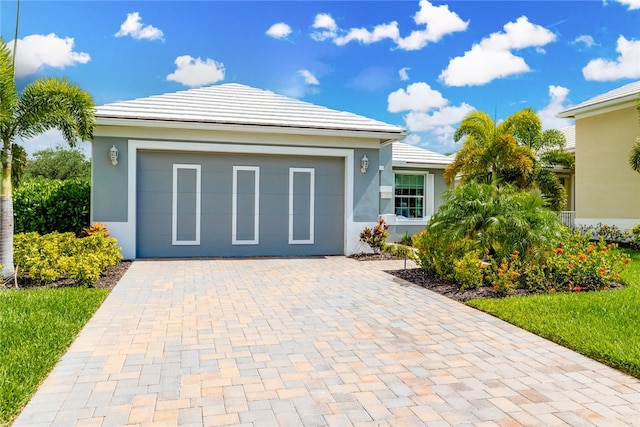 view of front facade featuring a garage