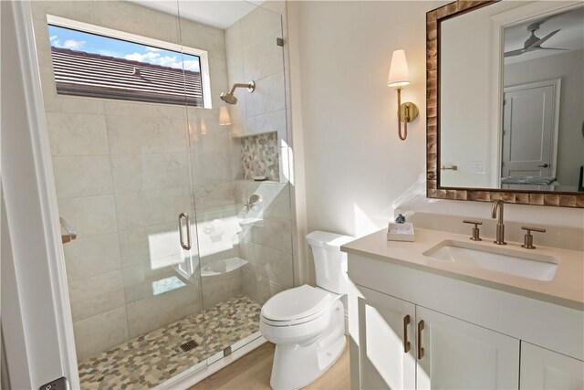 dining space featuring crown molding, sink, light wood-type flooring, and a notable chandelier