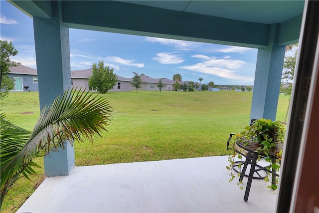 view of yard featuring a patio