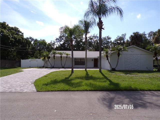 881 48th Ave, Vero Beach, FL 32966 - single story home featuring decorative driveway