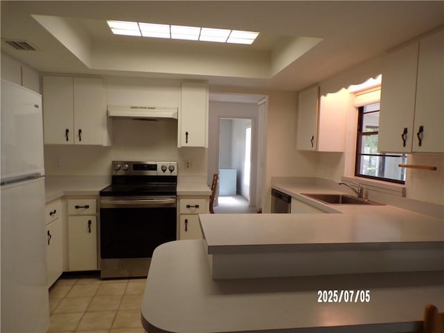 881 48th Ave, Vero Beach, FL 32966 - kitchen featuring stainless steel appliances, under cabinet range hood, light countertops, and a raised ceiling