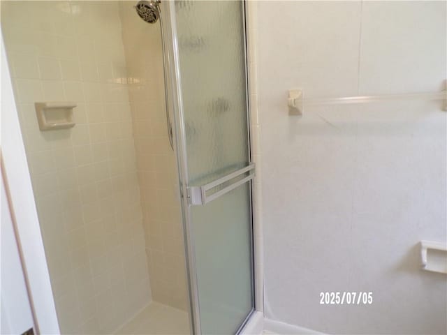 881 48th Ave, Vero Beach, FL 32966 - bathroom featuring a stall shower