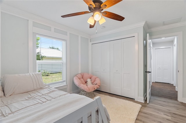 1368 Scroll St, Sebastian, FL 32958 - bedroom featuring ornamental molding, light wood-style floors, a closet, and ceiling fan