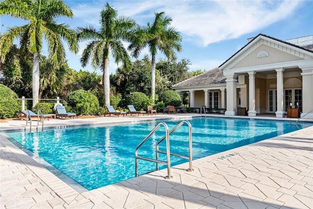 1624 Weybridge Cir, Vero Beach, FL 32963 - community pool featuring a patio area