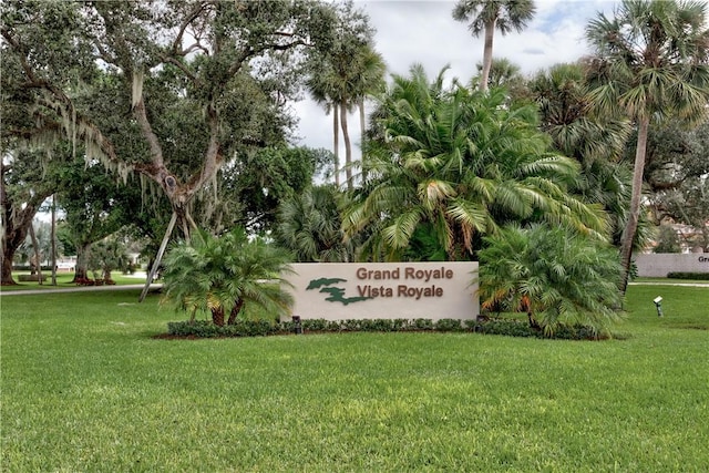 community sign with a lawn