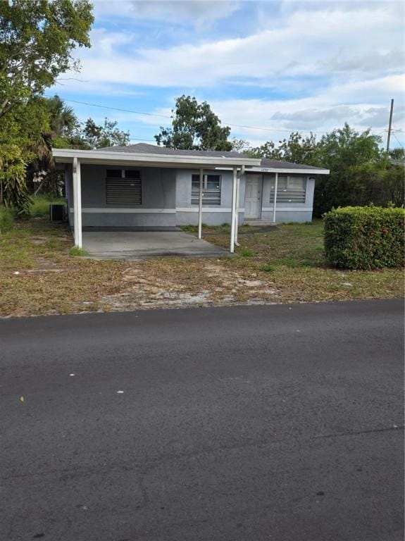 view of front of house with a carport