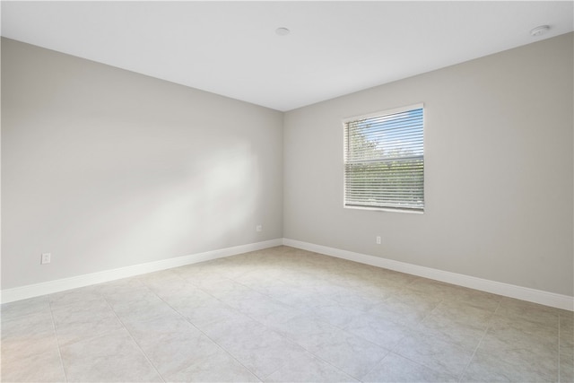 unfurnished room featuring light tile patterned floors