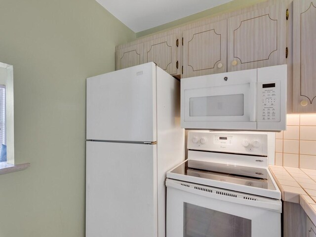 2800 Indian River Blvd Unit 7N, Vero Beach, FL 32960 - photo 11