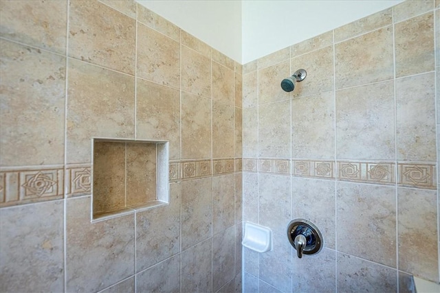 413 W Tangerine Sq SW, Vero Beach, FL 32968 - bathroom view of a tile shower