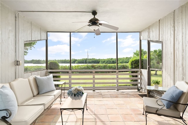 sunroom featuring ceiling fan