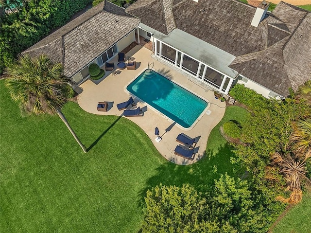 view of pool featuring a sunroom, an outdoor hangout area, a lawn, and a patio area