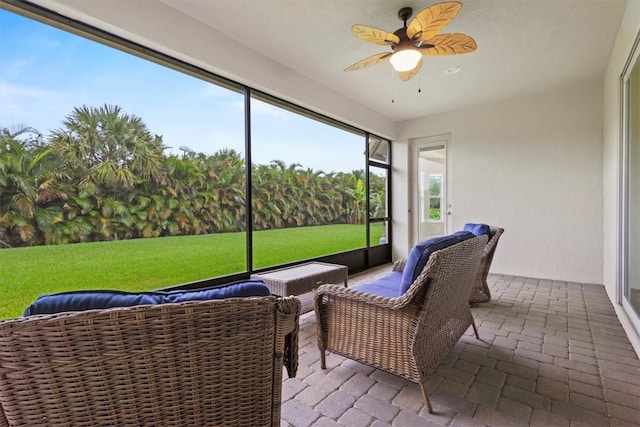 sunroom with ceiling fan