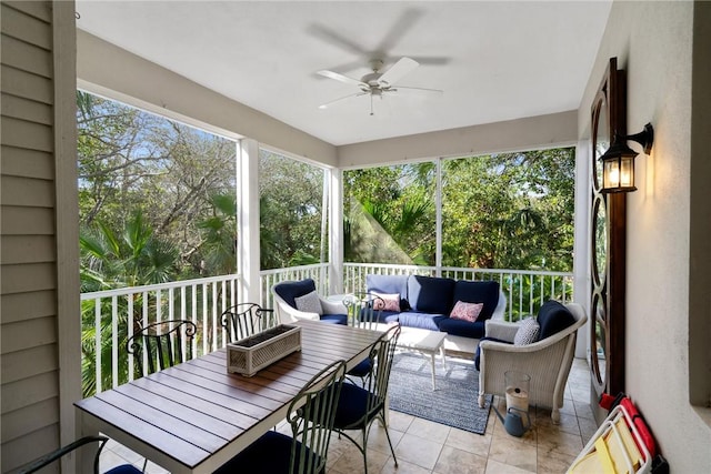 sunroom / solarium featuring a ceiling fan