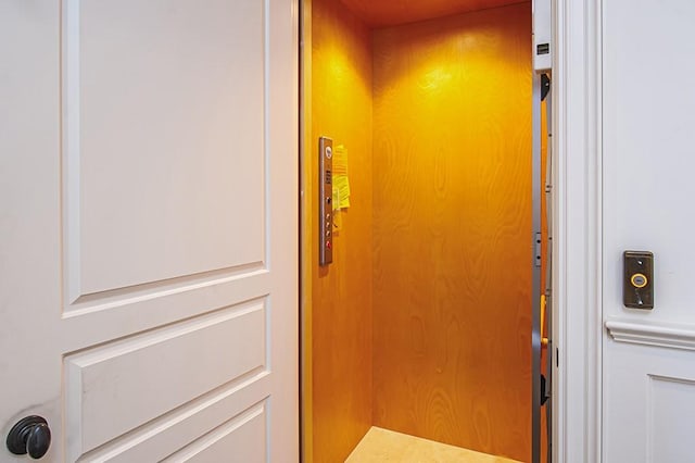 room details featuring elevator